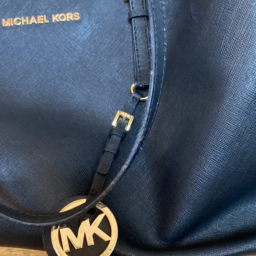 Women’s Michael Kors classic black leather tote handbag